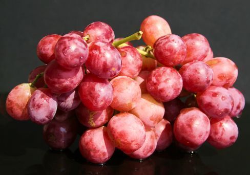 Виноград розовый Кинг Руби